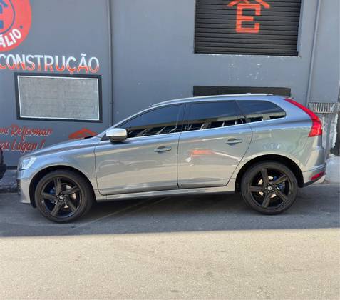 VOLVO XC60 2.0 T5 MOMENTUM GASOLINA 4P AUTOMÁTICO